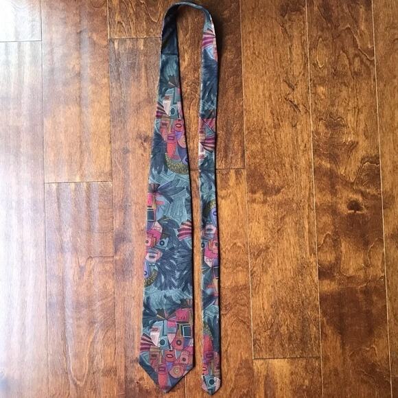 Vintage Structure Tie, Unique Dark Color Combo, Shows Abstract Masks, 100% Silk - Picture 2 of 12